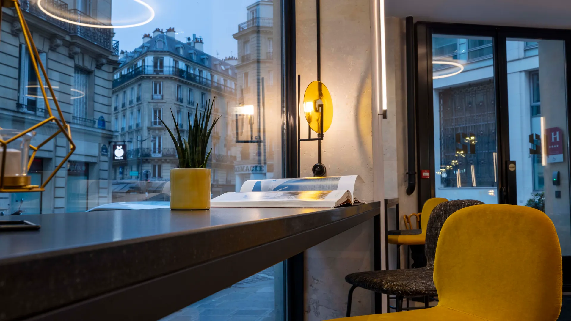Le 12 Paris